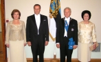 President of the Republic and Mrs Ingrid Rüütel greet the President-elect Toomas Hendrik Ilves and Mrs Evelin Ilves.