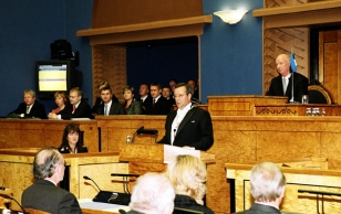 Vabariigi President Toomas Hendrik Ilves kõnelemas ametisseastumise tseremoonial Riigikogus.