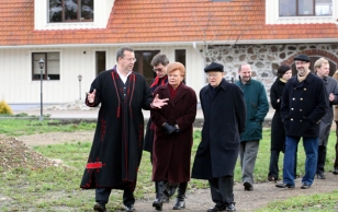 President Toomas Hendrik Ilvese kutsel külastas tema Abja vallas asuvat Ärma talu Läti riigipea Vaira Vīķe-Freiberga koos abikaasaga.