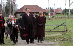President Toomas Hendrik Ilvese kutsel külastas tema Abja vallas asuvat Ärma talu Läti riigipea Vaira Vīķe-Freiberga koos abikaasaga.