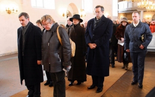 President Ilves and Mrs. Evelin Ilves at the funeral ceremony of Ülle Aaskivi