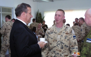 President Toomas Hendrik Ilves kohtus Paldiskis Afganistani missioonile minevate kaitseväelastega.