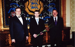 President Toomas Hendrik Ilves kirjutas alla otsusele nimetada Paavo Randma (keskel) teise astme kohtunikuks.