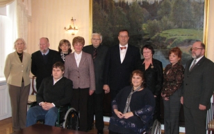 President Toomas Hendrik Ilves kohtus Kadriorus puuetega inimeste organistsioonide juhtidega.