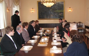 President Toomas Hendrik Ilves kohtus Kadriorus puuetega inimeste organistsioonide juhtidega