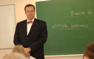President Ilves gave a social studies lecture to the students at Luua Forest School.