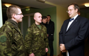 President Toomas Hendrik Ilves thanked the peacekeepers leaving on a mission to Kosovo.