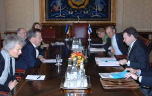 President Toomas Hendrik Ilves kohtus Kadriorus Soome välisministri Ilkka Kanervaga.