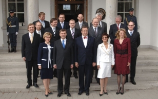 President Toomas Hendrik Ilves kohtus Kadriorus uue valitsuse liikmetega.