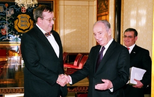 President Toomas Hendrik Ilves kohtumas Iisraeli asepeaministri Shimon Peresiga.