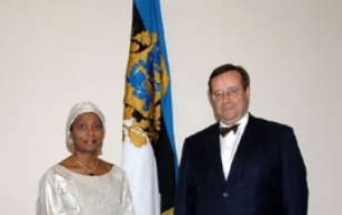 President Toomas Hendrik Ilves received credentials from Joyce Mwaka Chemba Musenge, the Zambian Ambassador.