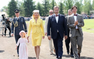 President Ilves with family On Victory Day in Rapla