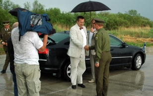 President Toomas Hendrik Ilves visited the guard posts and checkpoints on the eastern border.