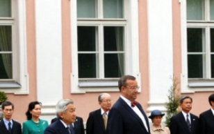 President Toomas Hendrik Ilves and Mrs. Evelin Ilves received Emperor Akihito and Empress Michiko of Japan who arrived in Estonia on an official visit
