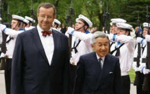 President Toomas Hendrik Ilves ja Evelin Ilves võtsid vastu Eestisse ametlikule visiidile saabunud Jaapani keisri Akihito ja keisrinna Michiko