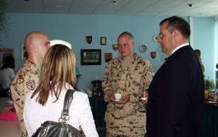 President Toomas Hendrik Ilves kohtus Paldiskis peagi Iraaki sõitva jalaväerühma ESTPLA-15 kaitseväelastega.