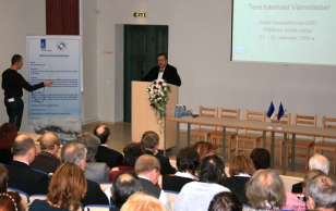 President Toomas Hendrik Ilves kõnelemas Väimelas, Võrumaa Kutsehariduskeskuses peetaval haridusfoorumil