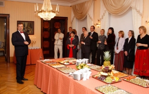 President Toomas Hendrik Ilves tänamas 2007. aasta laulu- ja tantsupeo korraldajaid aasta meeldejäävaima kultuuriürituse eest