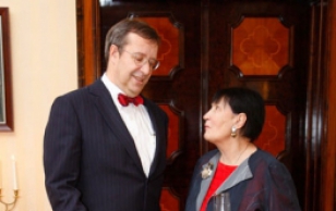 President Toomas Hendrik Ilves invited the organizers of the 2007 Song and Dance Festival to Kadriorg, in order to thank them for the most memorable cultural event of the ending year