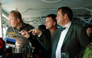 President Toomas Hendrik Ilves visited the United States aircraft carrier USS Enterprise