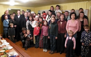 President Toomas Hendrik Ilves osales kadriõhtul Kuhjavere külas Viljandimaal