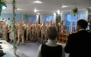 President Toomas Hendrik Ilves and Evelin Ilves met with the ESTPLA-16 infantry unit leaving for Iraq