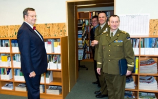 President Toomas Hendrik Ilves külastas Balti Kaitsekolledžit ja Kaitseväe Ühendatud Õppeasutusi Tartus