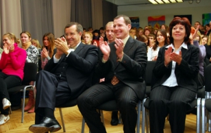 President Ilves gave a lecture in Pärnu at the Sütevaka Upper Secondary School and listened to Bedwetters