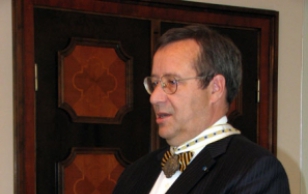 President Ilves accepted the highest award of the Young Eagles - the Northern Eagle badge