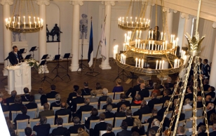 President Toomas Hendrik Ilves kõnelemas Tartu Ülikooli 375. aastapäeva pidulikul aktusel.