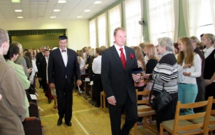 President Toomas Hendrik Ilves Otepää Gümnaasiumi asutamise 100. aastapäeva pidulikul aktusel.