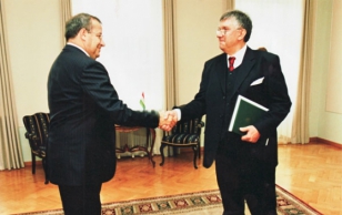 President Toomas Hendrik Ilves võttis Kadriorus vastu Ungari Vabariigi suursaadiku Jozsef Vigi, kes esitas oma volikirja.