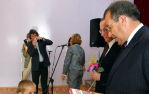 President Toomas Hendrik Ilves attended the first school day ceremony of Abja School.