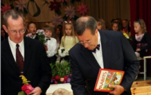 President Toomas Hendrik Ilves osales kooliaasta avaaktusel Abja koolis.