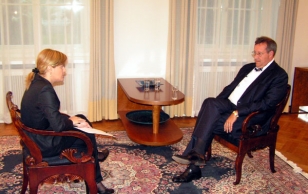 President Toomas Hendrik Ilves andmas intervjuud Gruusia Televisioonile