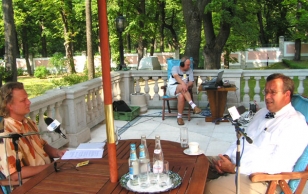 President Toomas Hendrik Ilves andmas intervjuud Kuku raadiole iseseisvuse taastamise 16. aastapäeva puhul.