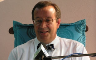 President Toomas Hendrik Ilves gave an interview to Radio Kuku, which was broadcast on the 16th anniversary of the restoration of Estonian independence.
