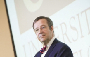President Toomas Hendrik Ilves speaks at the USF College of Business