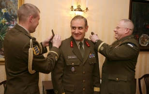 President Toomas Hendrik Ilves assigned the rank of Lieutenant General to Ants Laaneots, the Commander of the Defence Forces