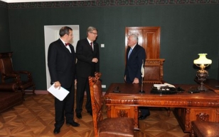 Vasakult: Eesti president Toomas Hendrik Ilves, Läti president Valdis Zatlers ja Leedu president Valdas Adamkus