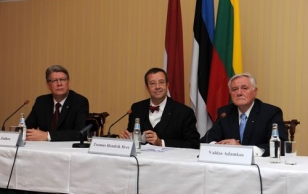 Vasakult: Läti president Valdis Zatlers, Eesti president Toomas Hendrik Ilves ja Leedu president Valdas Adamkus