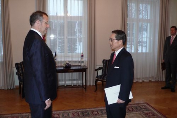 The Ambassador of the Republic of Korea Ho-Jin Lee