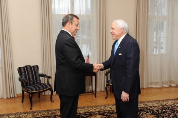 Ilves presented United States Ambassador Stanley Davis Phillips with the Order of the Cross of Terra Mariana First Class