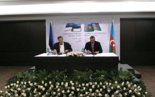 Главы государств Эстонии и Азербайджана Тоомас Хендрик Ильвес и Ильхам Алиев приняли вчера участие в открытии в Баку делового форума двух стран