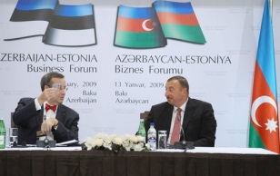 Главы государств Эстонии и Азербайджана Тоомас Хендрик Ильвес и Ильхам Алиев приняли вчера участие в открытии в Баку делового форума двух стран
