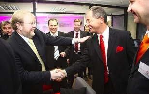 Opening of the IT Demo Center in Tallinn. MP Mart Laar and Europe Chairman of the Microsoft Corporation, Jan Mühlfeit