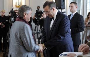 Eesti tänab 2009. President Ilves andis üle teenetemärgi Sergei Lõssenkole