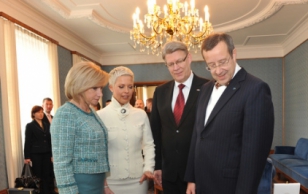 Президент Тоомас Хендрик Ильвес и Эвелин Ильвес приняли прибывшего в Эстонию с государственным визитом главу Латвийского государства Валдиса Затлерса и Лилиту Затлере