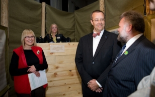 Opening the Forest Week in Viljandi. President Ilves and the Chairman of the Viljandi City Council at the exhibition \