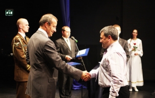 President Ilves presenting the Citizenship Certificate